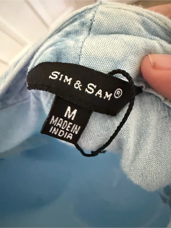 Sim & Sam Blue Tie Front Button Rayon Blouse Medium NWOT - Image 5
