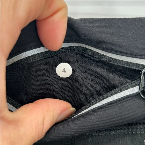 Lululemon Black Run Speed Up Layered Athletic Shorts Size 4 - Image 5