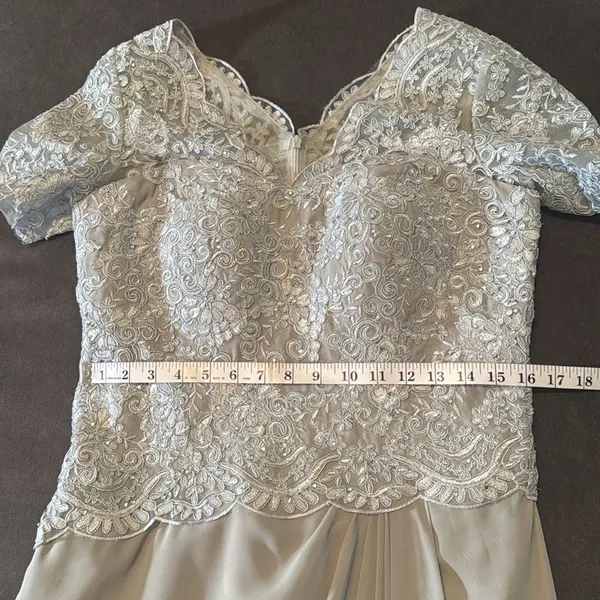 Women’s Full Length Gray Chiffon & Lace Appliqué Formal Dress Zip Back Size 10 - Image 9