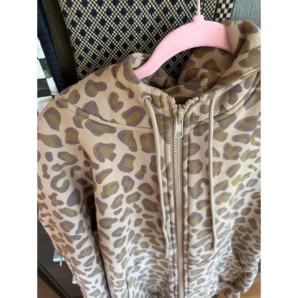Comfrt‎ womens leopard full zip size small new - Image 2