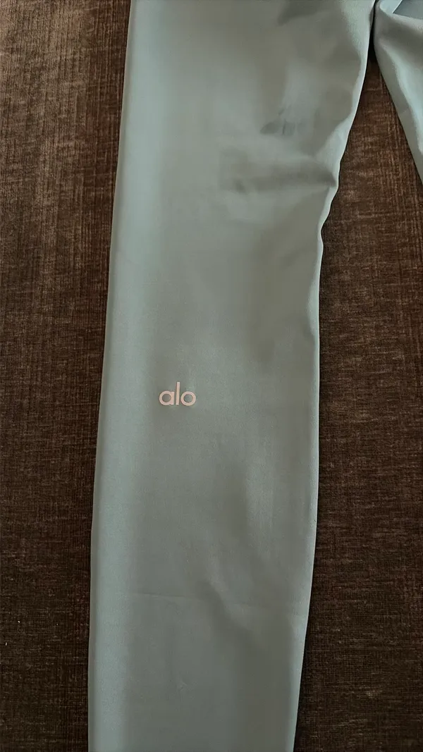 Alo Yoga Leggings - Image 3