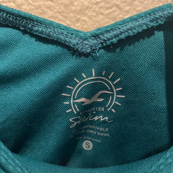 Hollister Women’s Bikini Bottoms Swimsuit Green Ribbed Thong Size Small - Image 6