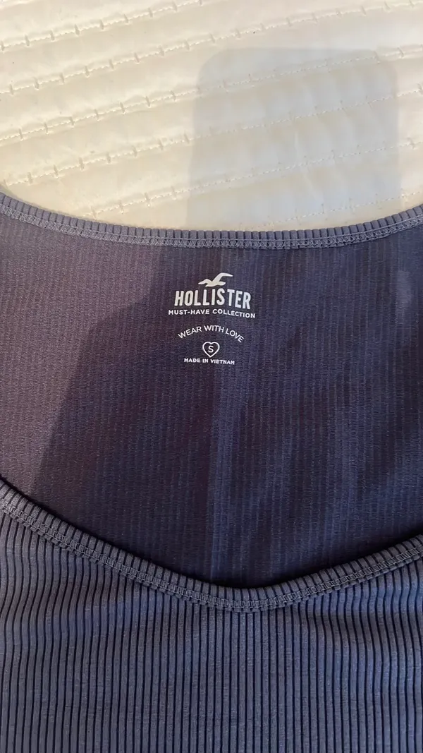 Hollister Ribbed Seamless Scoop Neck Baby Tee - Image 2