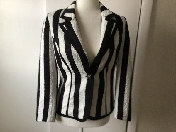 Tricotto Black And White Textured Blazer- Sz Sm - Image 2
