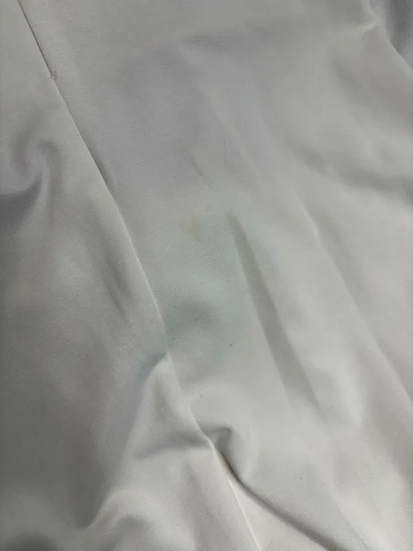 White V - Image 5