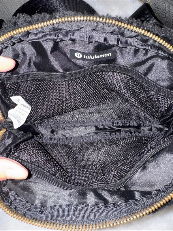 lululemon athletica Black Sherpa Crossbody Belt Bag with Gold Hardware - Image 6