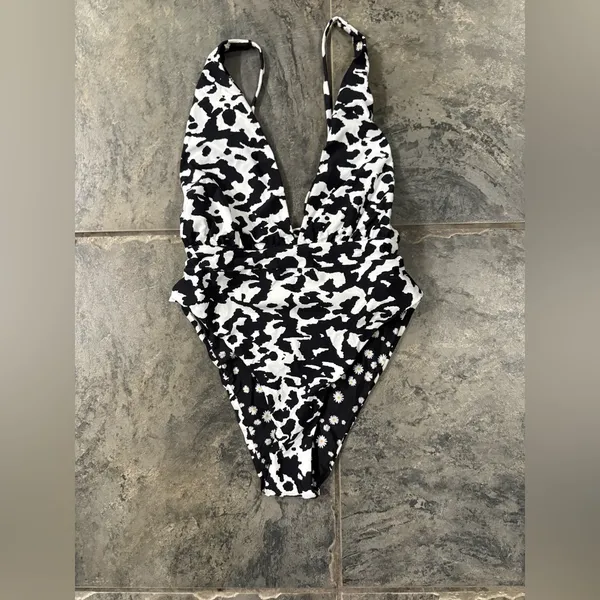 New! MAAJI Spot Butterfly Safari Plunge One Piece Reversible‎ Black White Medium - Image 13