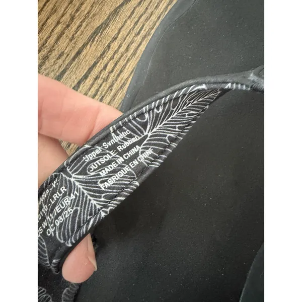 OluKai Women's Ohana Black Flip flops Sz 11 - Image 5