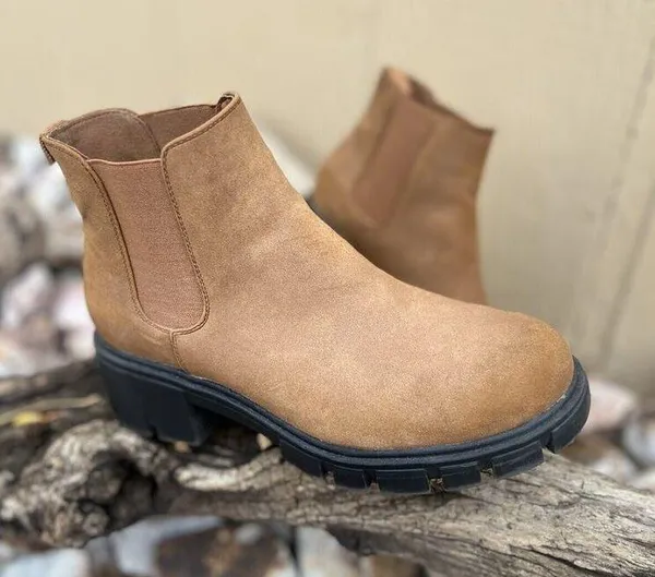 Women's Chelsea Elastic Slip On Chunky Heel Lug Sole Platform Boots Size 8.5 EUC - Image 3