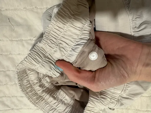 Hotty Hot Lululemon 2.5" white - Image 3
