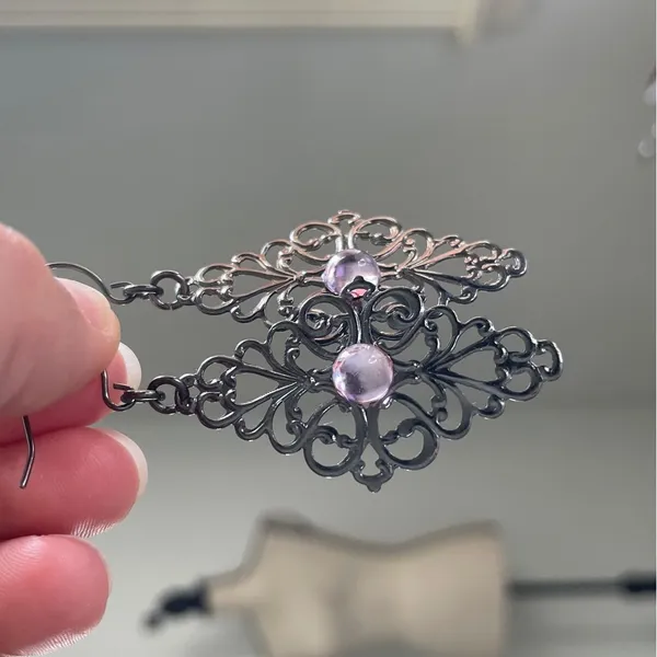 Pewter Filigree Boho Drop Earrings Pink Purple Stone Accent Y2K Dainty‎ Jewelry - Image 2