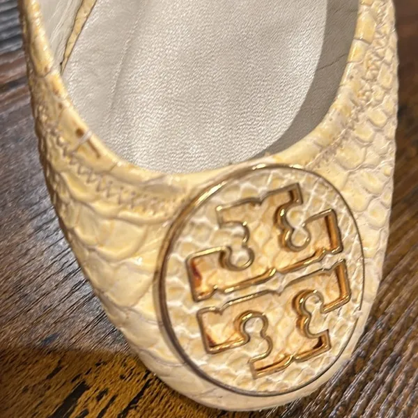 TORY BURCH Beige Cream Snake Print Ballet Flats Slipon Round Toe Gold Shoes 6.5 - Image 7