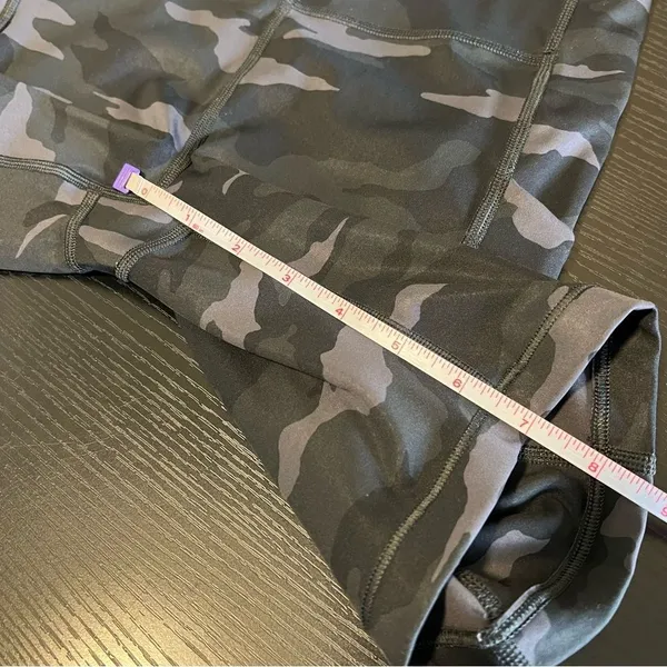 Athleta Ultimate Stash Pocket‎ Camo 7” Shorts Biker XS - Image 12
