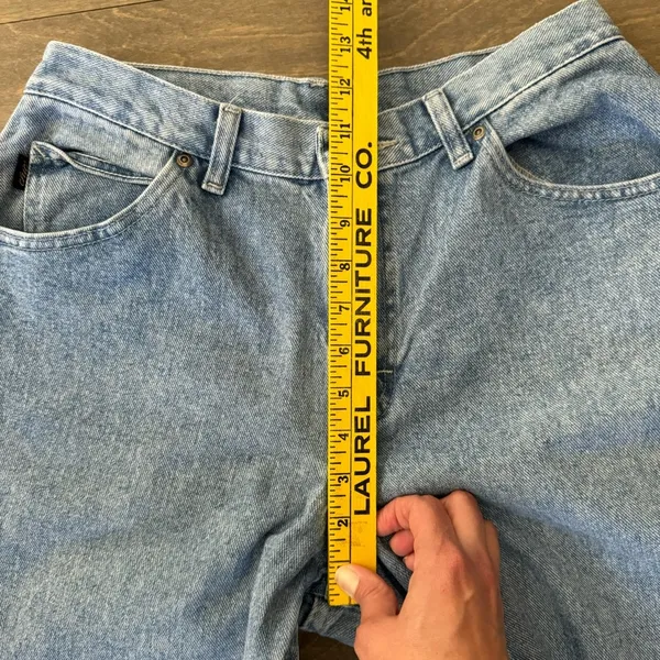 Vintage 90’s Hi-Waist Light Wash Mom Jeans - Image 4