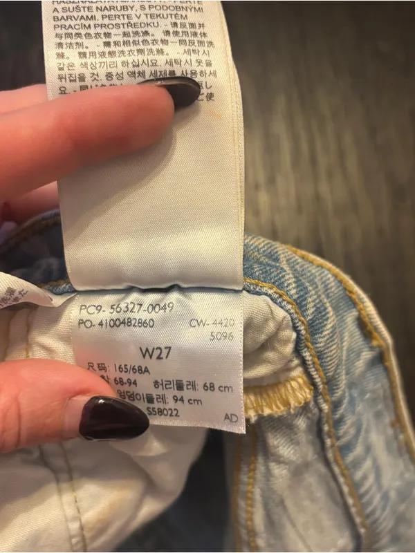 Levi’s Buttonfly Raw Hem Jean Shorts size 27 - Image 4