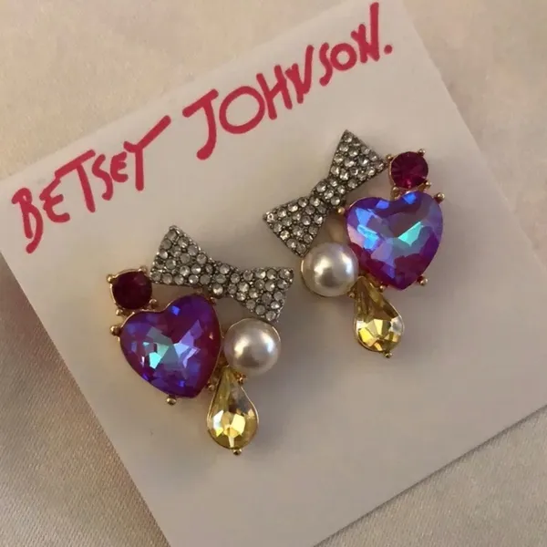 Betsey Johnson Heart & Bow Cluster Stud Earrings Crystal & Faux Pearl NWT - Image 3