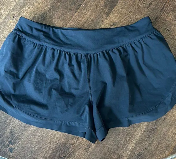 Calm Tides running short black size 8 - Image 2