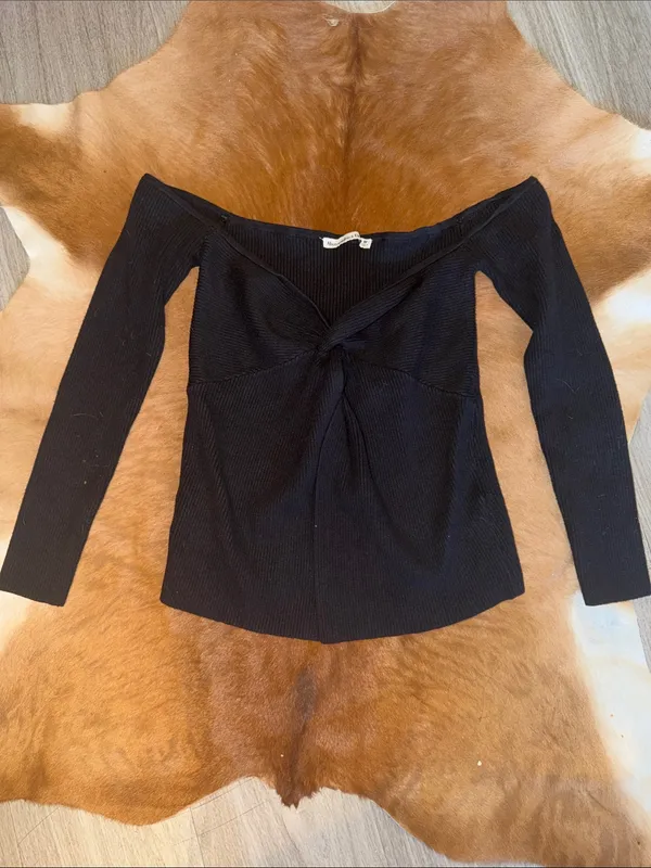 Abercrombie & Fitch Off-The-Shoulder Twist Sweater Top in black M - Image 6
