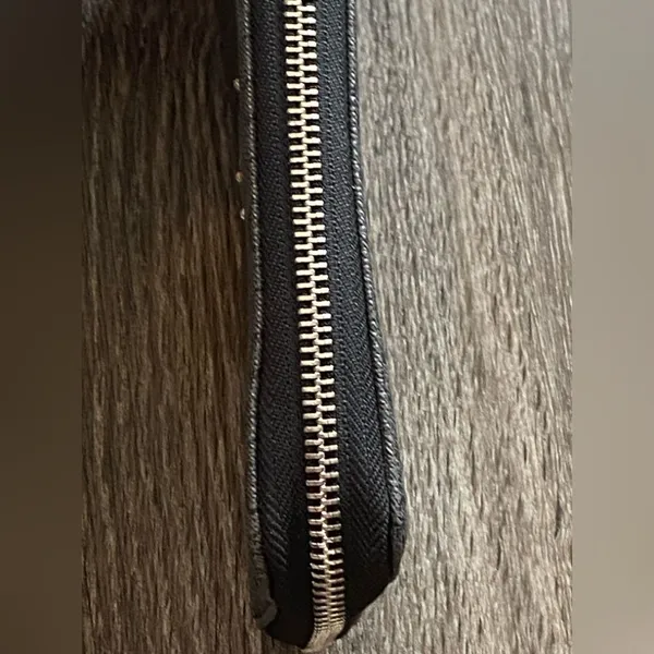 Guess Black Leather Logo Zip Wallet - Image 4
