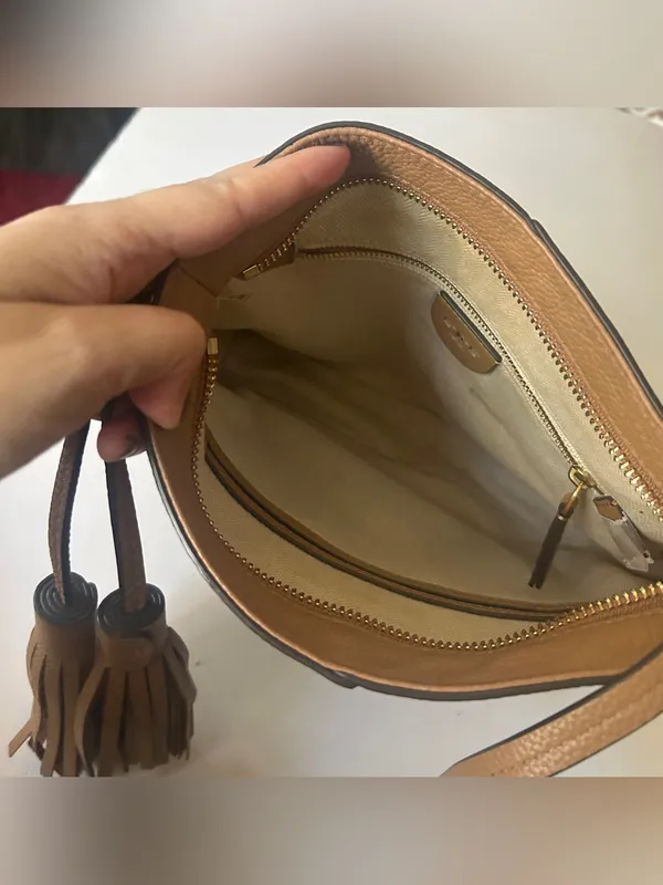 Tory Burch pebbled leather McGraw swingpack crossbody bag - Image 3