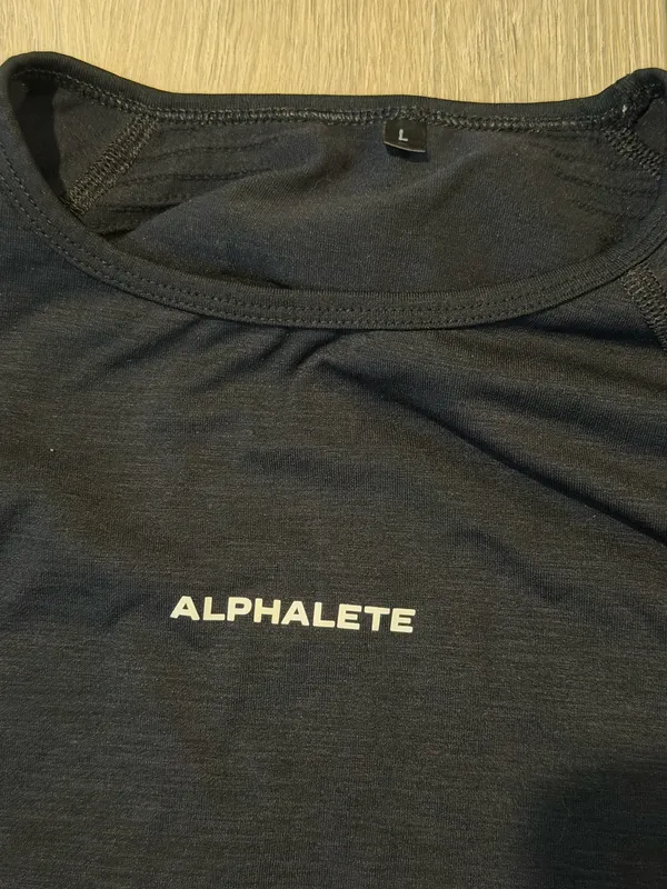 Alphalete Seamless Long Sleeve Crop Top - Image 3