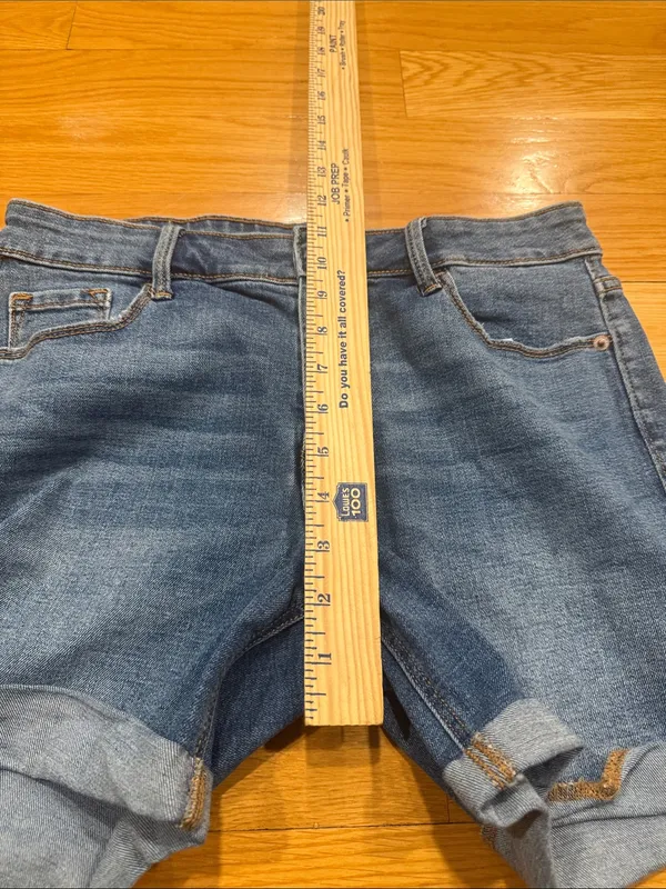 Old Navy button fly Jean shorts size 6 . - Image 4