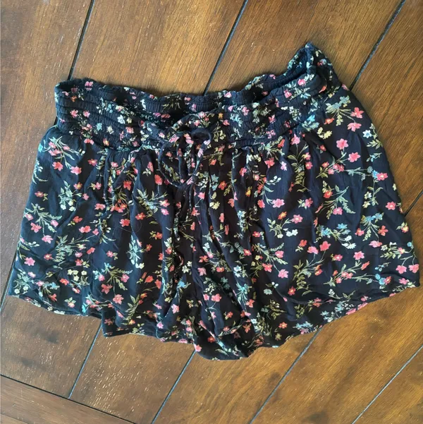 American Eagle Outfitters Shorts - Image 4