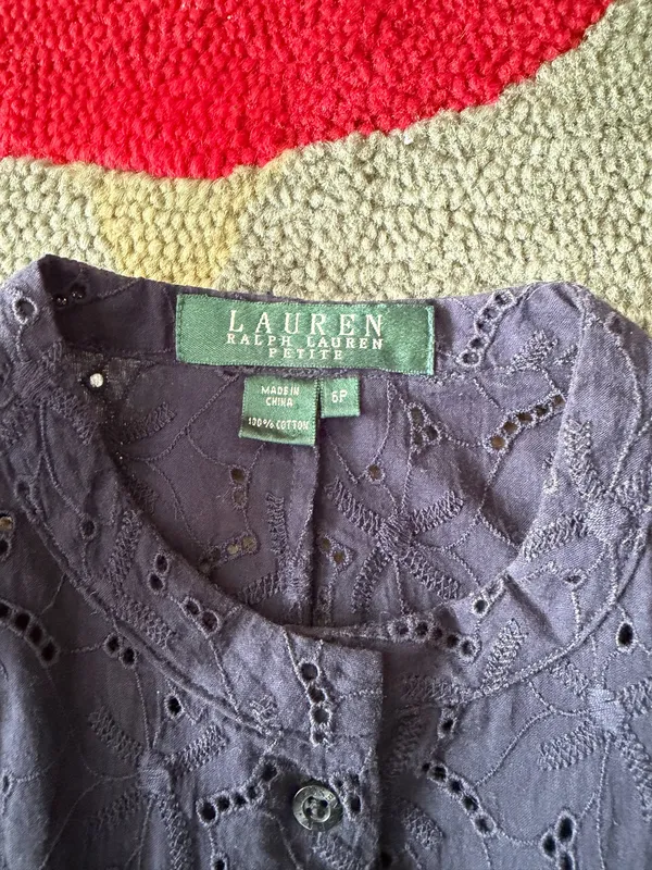 Lauren Ralph Lauren Navy Blue Eyelet Cotton Button Front Blouse Size 6 Petite - Image 2