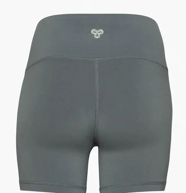 Aritzia TnaButter 7” Biker Shorts - Image 2