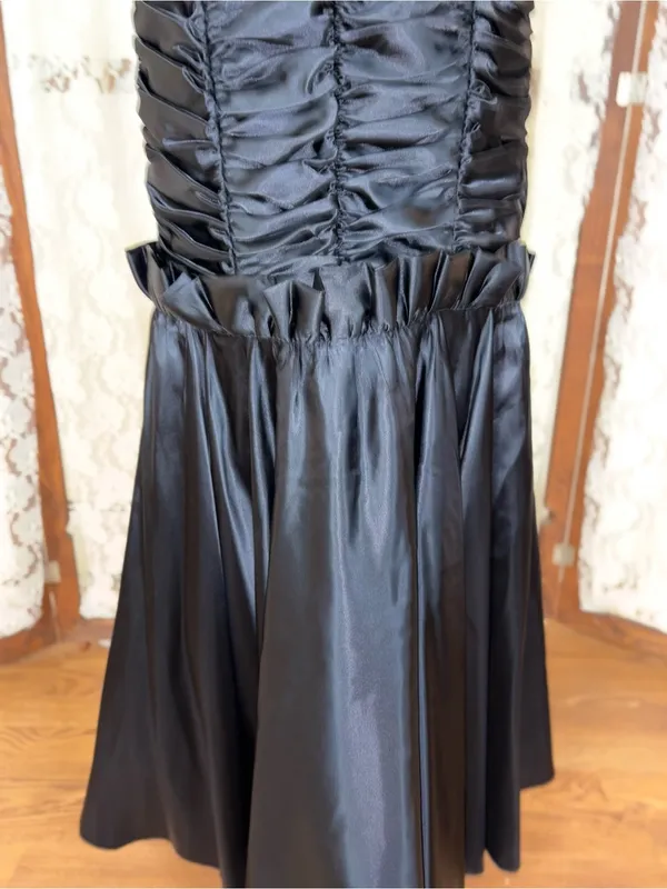Gorgeous Vintage 90s Gunne Sax Taffeta Prom Gown - Image 4