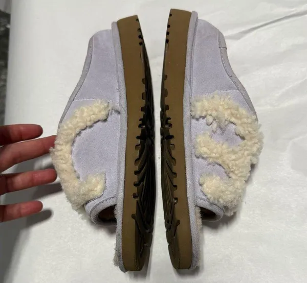 UGG Shearling SLIDE Sz 6 Lilac - Image 4