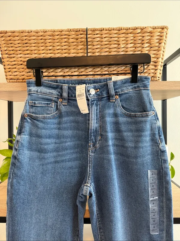 NWT American Eagle Outfitters High Rise Mom Jeans, 27 / 4 - Image 2