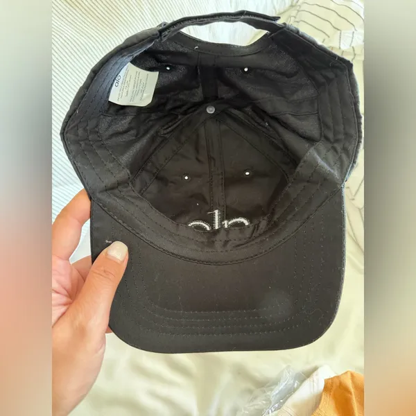 ALO Yoga Classic Off Duty Black Cap One Size. Never worn - Image 8