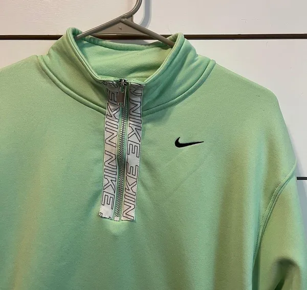 Nike Therma Half Zip Graphic Training Crew Pullover Mint Green - Image 5