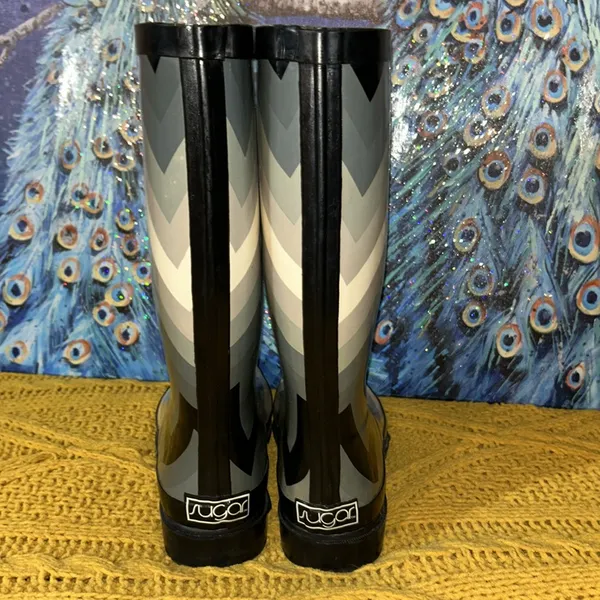 Sugar Size 8 Gray Chevron Print Rainboots - Image 5