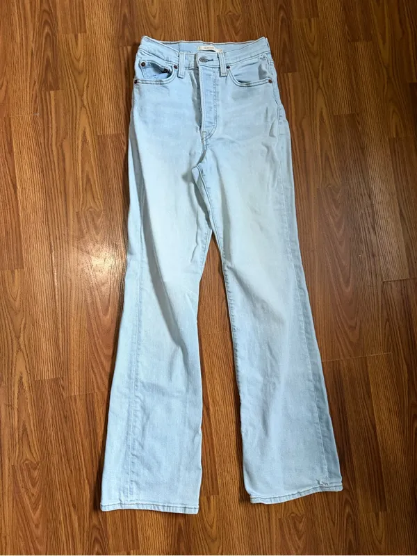 Levi’s Ribcage High Rise Bootcut Light Wash Jeans 27. - Image 2