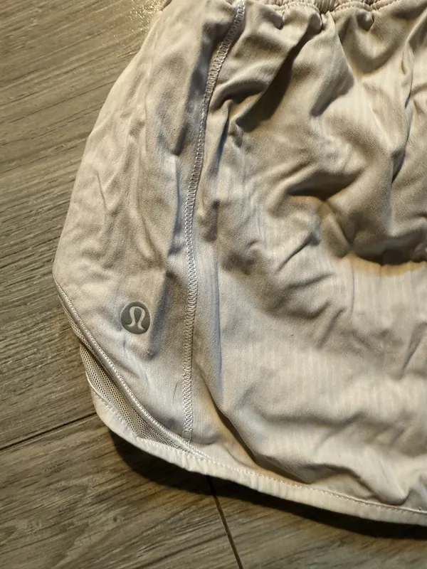 Lululemon Hotty Hot 2.5" Shorts - Image 4
