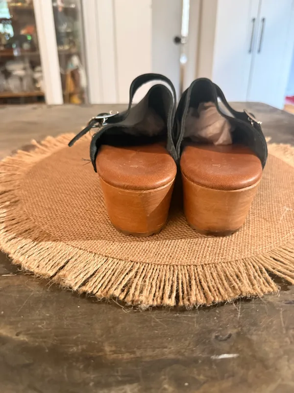 Anthropologie women’s clogs new I’ve never worn them - Image 4