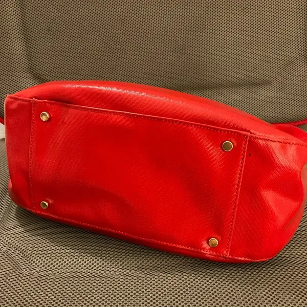 This is a cool stylish Kate spade red leather handbag - Image 3
