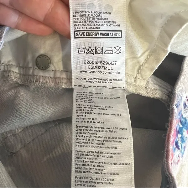 Top Shop Moto colorful distressed velvet jean shorts, button fly size 28/29(M) - Image 13