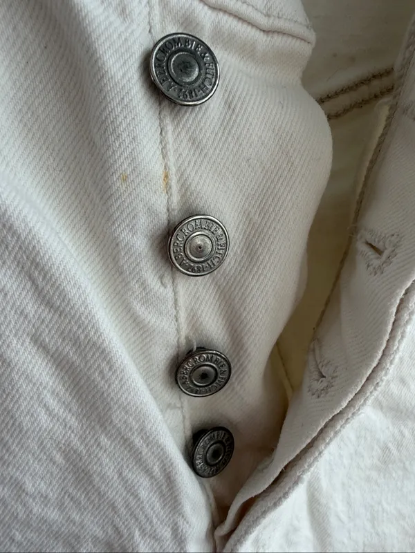 Abercrombie & Fitch White High-Rise Raw Hem Denim Shorts - Image 4