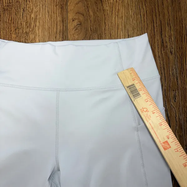 Fabletics PureLuxe High Waisted Cropped Leggings Pockets Cream‎ Womens Small - Image 4