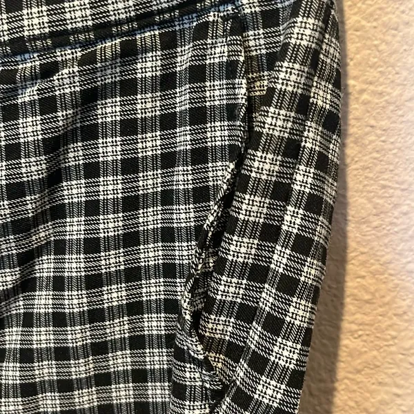 Hollister Women’s Black and White Plaid Stretchy Pants Medium Ultra High Rise - Image 5
