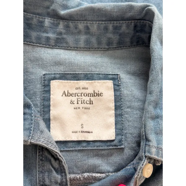 Abercrombie & Fitch Light Wash Denim Sashiko Embroidered Button Down Shirt Small - Image 3