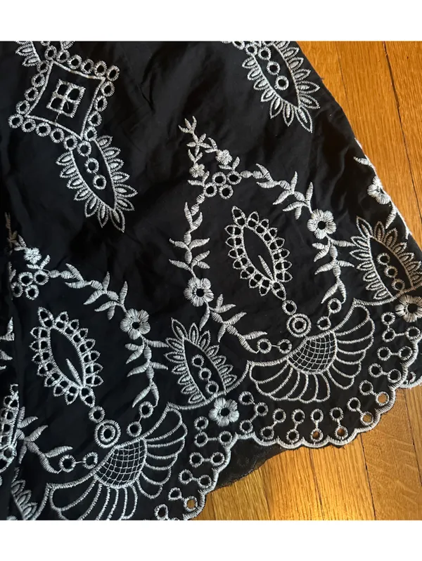 Especia Boho Black & white scalloped shorts with white floral embroidery, L, NWT - Image 8