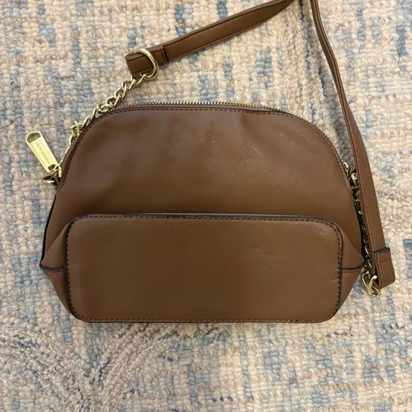 Steve Madden Tan Crossbody Bag with Gold Accents - Image 3