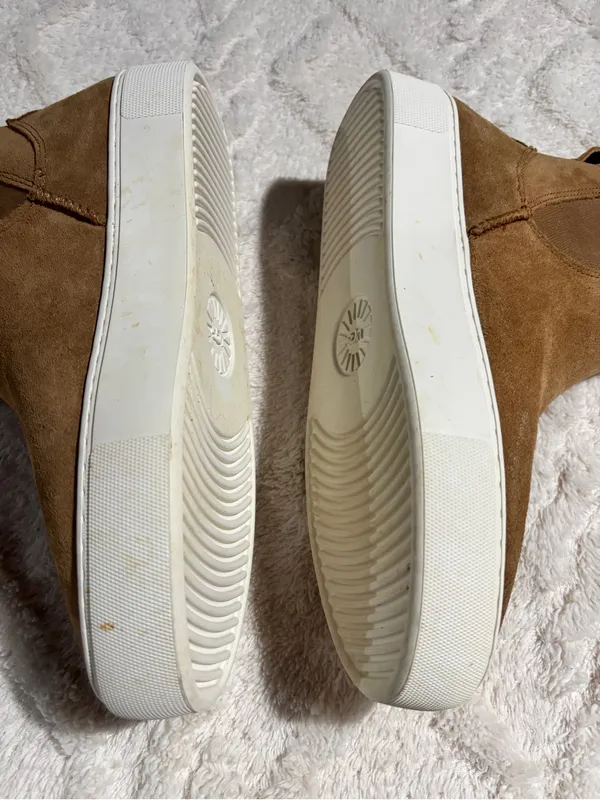 Ugg shoes size 7 - Image 3