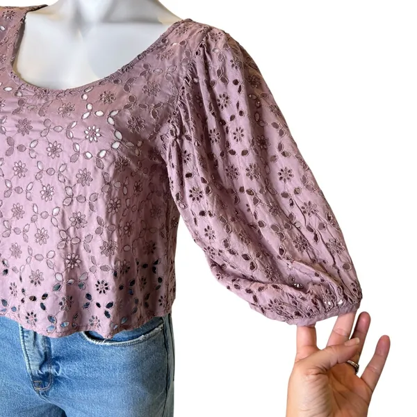 American‎ Eagle Outfitters Eyelet Puff Sleeve Crop Top Dusty Rose XS - Image 4