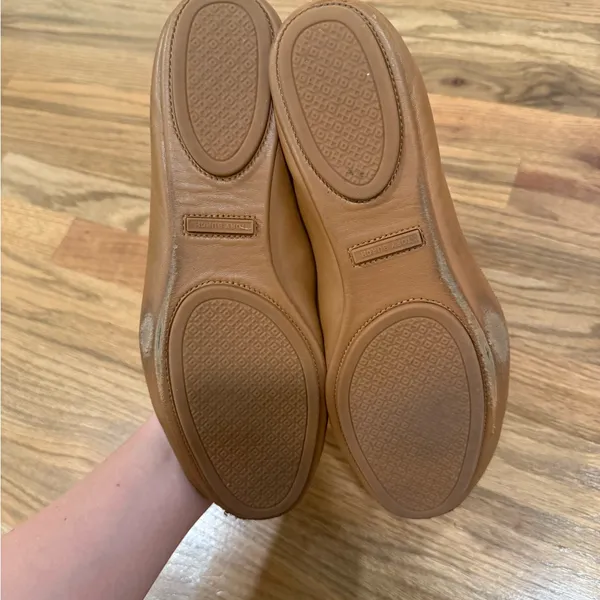 Tory Burch Minnie Ballet Flats- tan with gold logo - Image 3