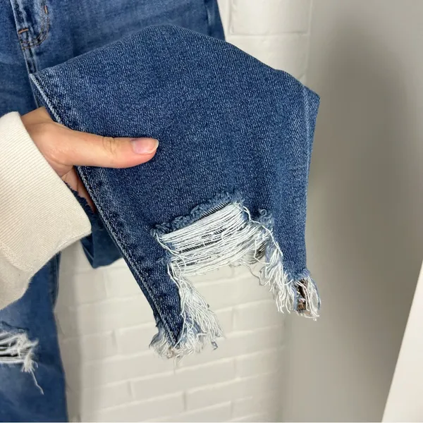 American Eagle Distressed Highest Rise Mom Jeans Size 10 - Image 7